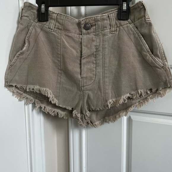 Free People OB585949 Raw Patched Women's Frayed Hem shorts Size 2 - Picture 3 of 7